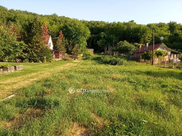 Eladó telek Szekszárd 2569 nm