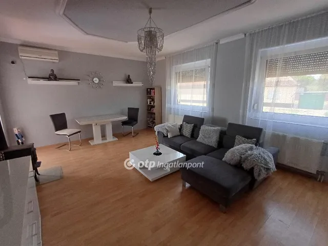 Eladó ház Dávod, Faluközpont 234 nm
