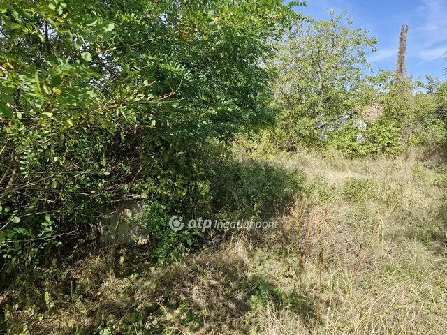 Eladó telek Szekszárd 2873 nm