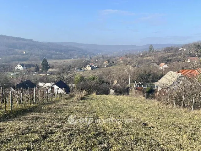 Eladó telek Szekszárd 1932 nm