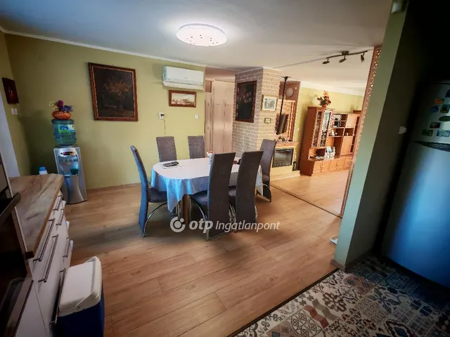 Eladó lakás Dombóvár 155 nm