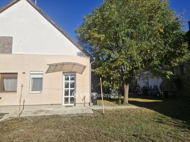 Eladó lakás Tolna 44 nm