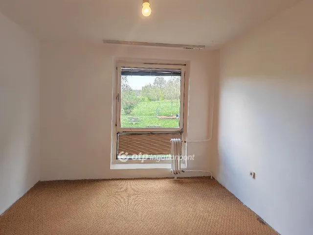 Eladó lakás Komló, Körtvélyes 48 nm