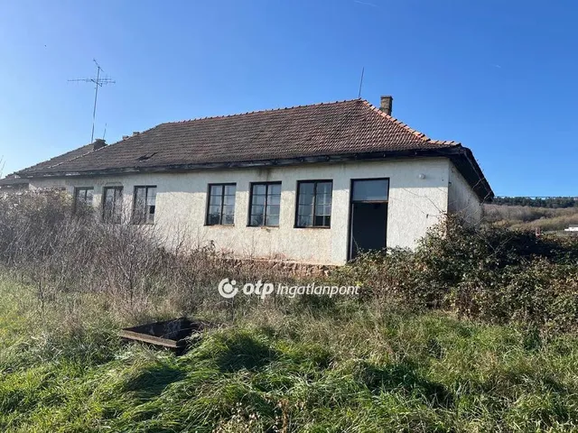 Eladó ház Decs 187 nm