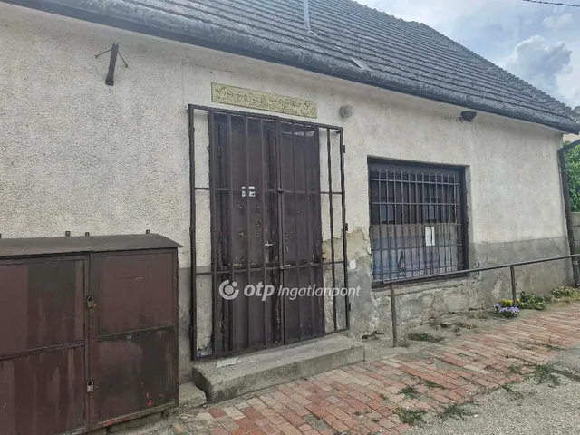 Eladó kereskedelmi és ipari ingatlan Tengelic 150 nm