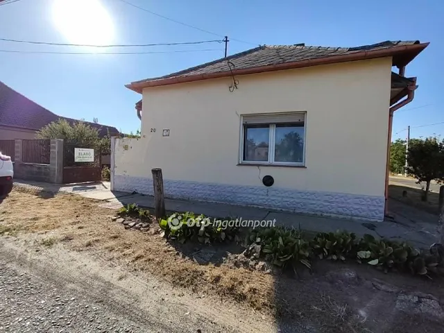 Eladó ház Fadd 68 nm