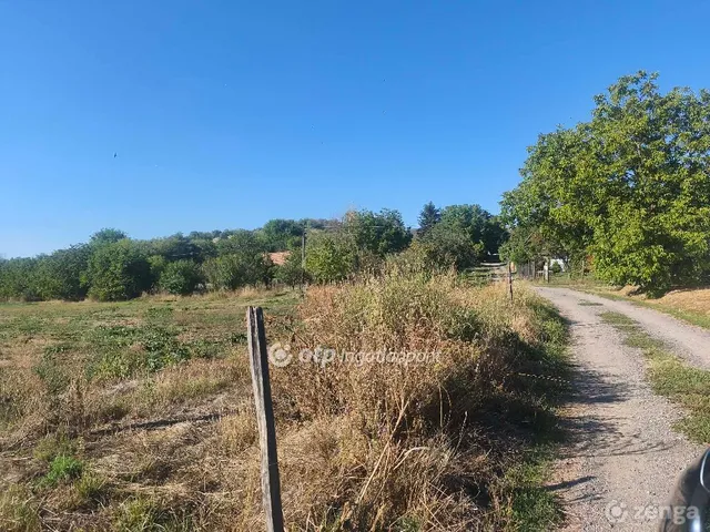 Eladó telek Szekszárd 2674 nm