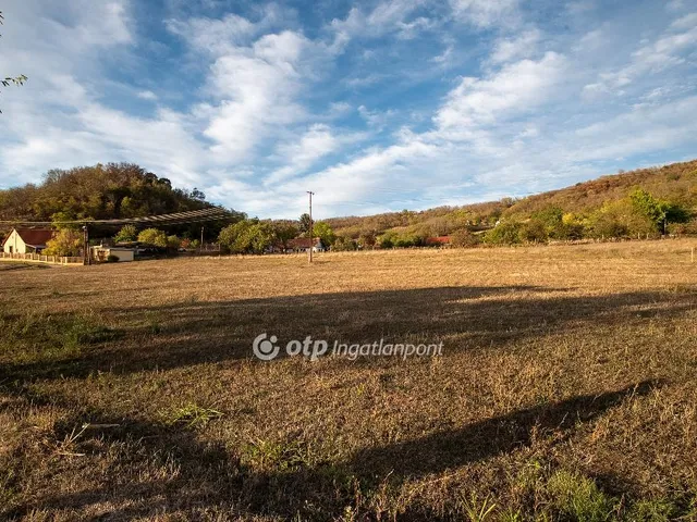 Eladó telek Szekszárd 2437 nm