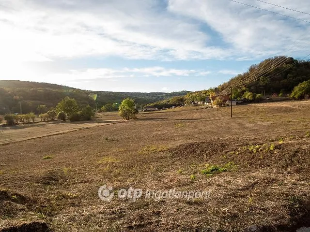 Eladó telek Szekszárd 2437 nm