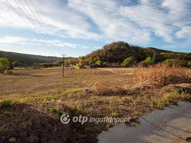 Eladó telek Szekszárd 3734 nm