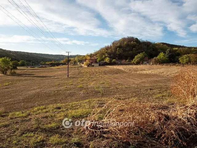 Eladó telek Szekszárd 3734 nm