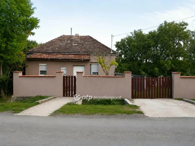 Eladó ház Báta 48 nm