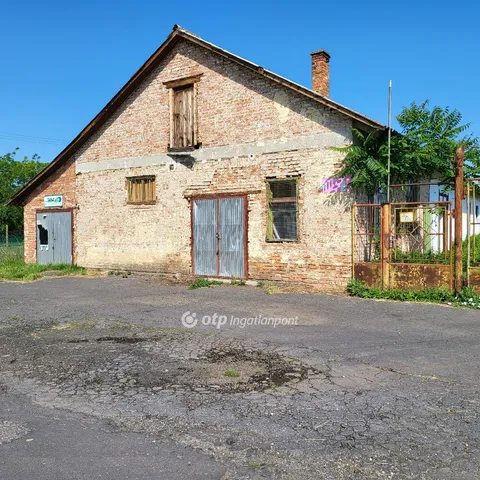 Eladó kereskedelmi és ipari ingatlan Tetétlen, Lakóővezet 600 nm