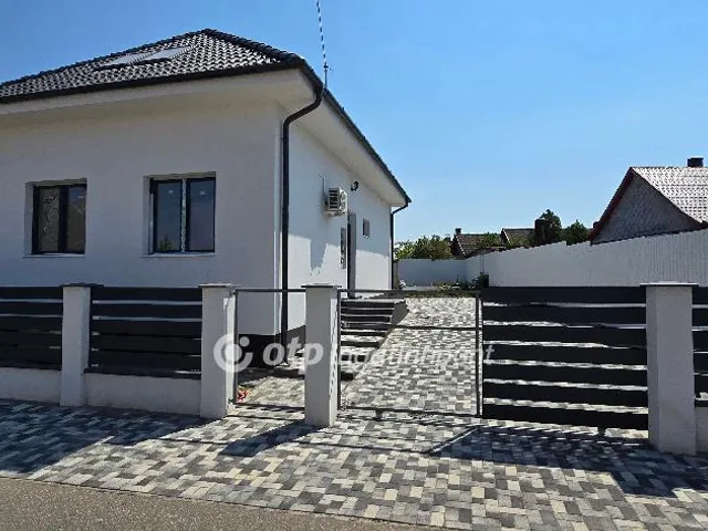 Eladó ház Vámospércs, Lakóővezet 100 nm
