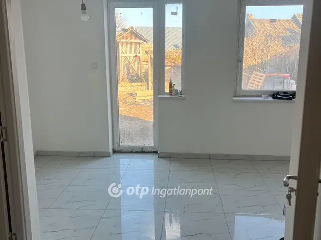 Eladó ház Vámospércs, Lakóővezet 100 nm