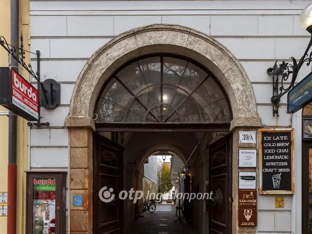 Kiadó kereskedelmi és ipari ingatlan Debrecen, Belváros 90 nm