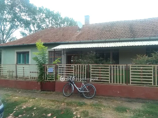 Eladó ház Tépe, lakóövezet 110 nm