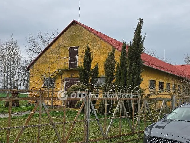 Eladó mezőgazdasági ingatlan Ebes 300 nm