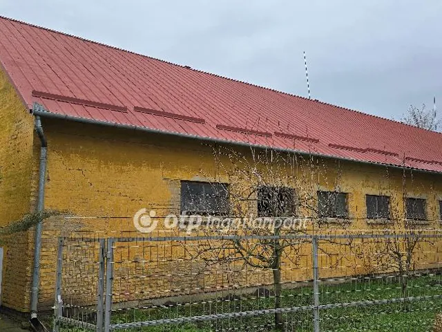 Eladó mezőgazdasági ingatlan Ebes 300 nm