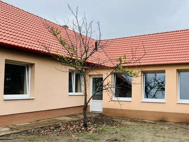 Eladó ház Hajdúnánás 180 nm