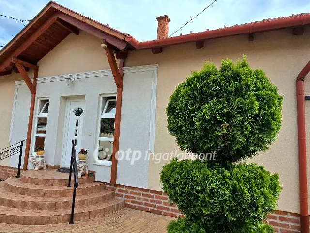 Eladó ház Debrecen, Veres Péter-kert 240 nm