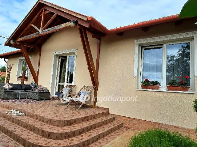 Eladó ház Debrecen, Veres Péter-kert 240 nm