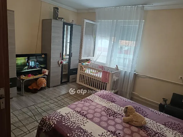 Eladó ház Hajdúszovát, Központi 130 nm