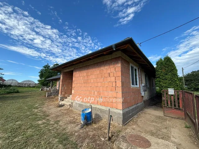 Eladó ház Szorgalmatos, családi házas övezet 136 nm