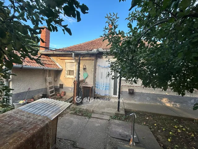 Eladó ház Zsáka, központhoz közel 70 nm
