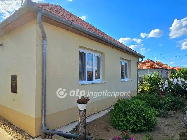 Eladó ház Téglás, Lakóövezet 66 nm