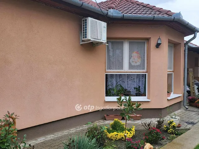 Eladó ház Hajdúhadház, Főút 120 nm