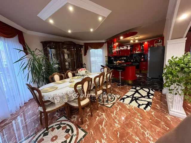 Eladó ház Hosszúpályi 300 nm