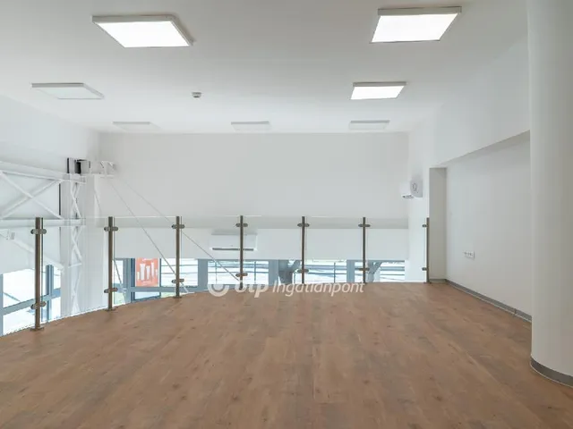 Eladó kereskedelmi és ipari ingatlan Debrecen, Belváros 700 nm