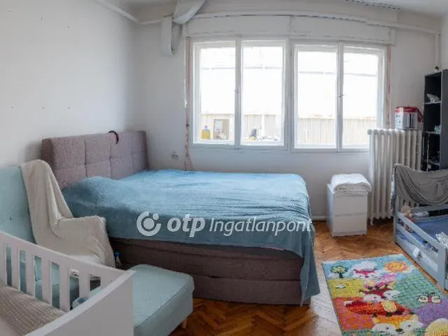 Kiadó ház Debrecen, Pércsikert 200 nm