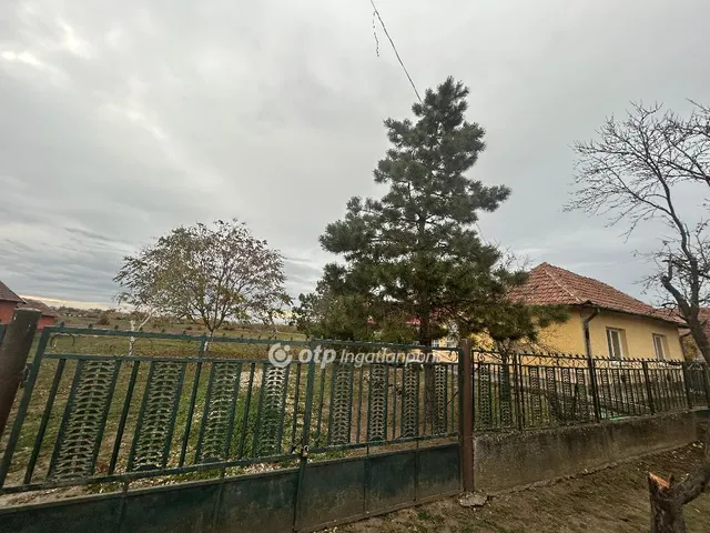 Eladó ház Zsáka 96 nm