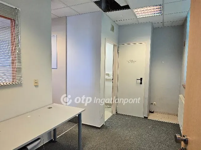 Eladó kereskedelmi és ipari ingatlan Komádi 98 nm