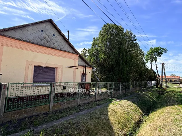 Eladó ház Tetétlen 76 nm