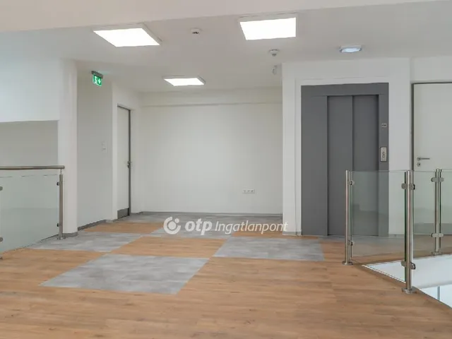 Eladó kereskedelmi és ipari ingatlan Debrecen, Belváros 700 nm