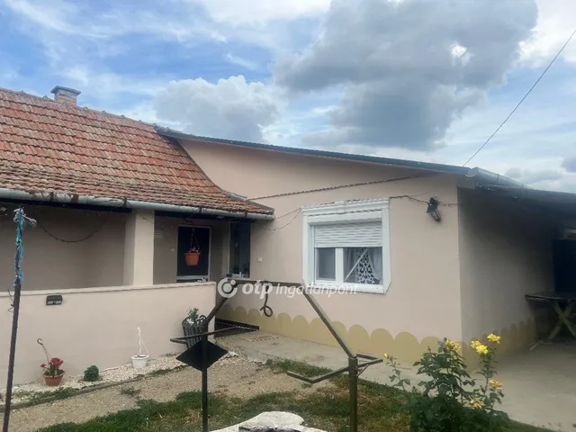 Eladó ház Zsáka 95 nm