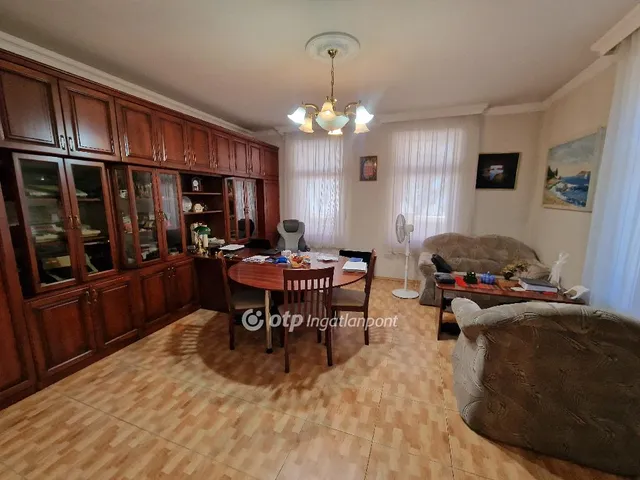 Eladó kereskedelmi és ipari ingatlan Miskolc, Népkert 180 nm