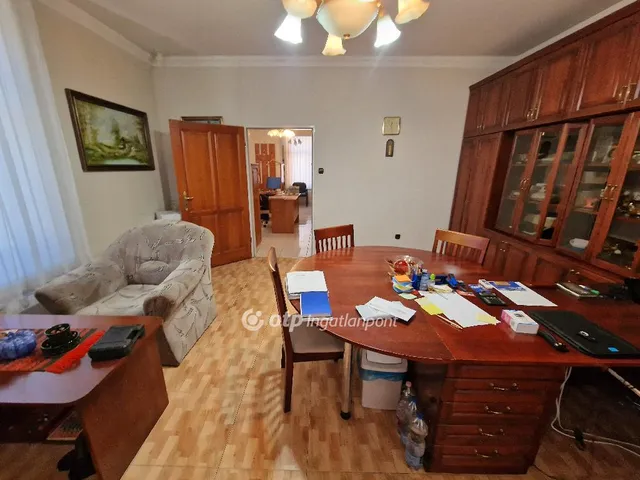 Eladó kereskedelmi és ipari ingatlan Miskolc, Népkert 180 nm