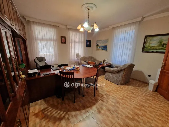 Eladó kereskedelmi és ipari ingatlan Miskolc, Népkert 180 nm
