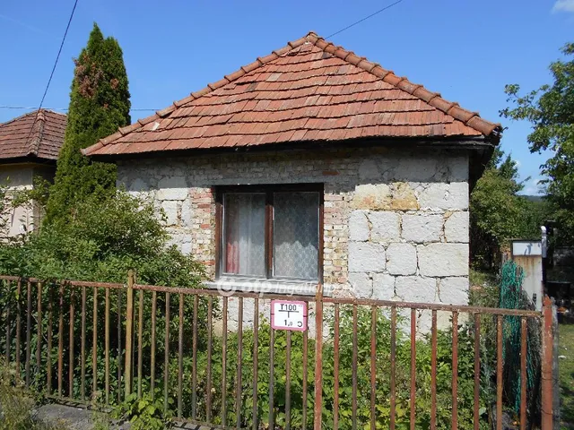 Eladó ház Dédestapolcsány, Kastély-oldal 56 nm