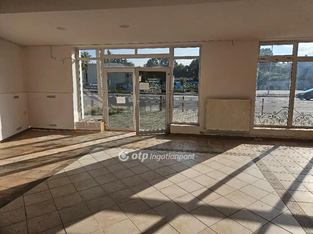 Kiadó kereskedelmi és ipari ingatlan Miskolc, Belváros 119 nm