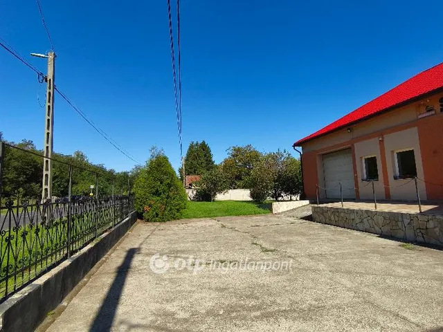 Eladó kereskedelmi és ipari ingatlan Kurityán 4680 nm