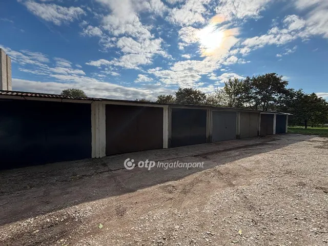 Eladó garázs Miskolc, Győri kapu 18 nm