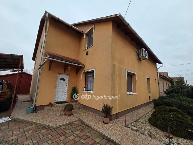 Eladó ház Bőcs 182 nm