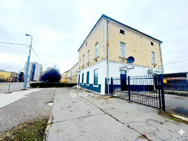 Eladó kereskedelmi és ipari ingatlan Miskolc 236 nm