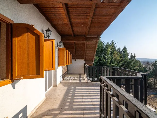 Eladó ház Fót 290 nm