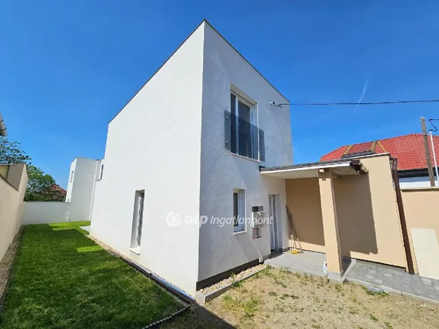 Eladó ház Budapest XVIII. kerület, Újpéteritelep 134 nm